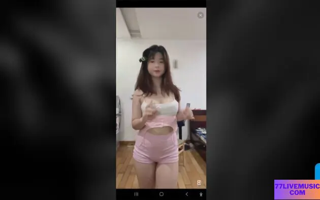 Hương Loli 77live Mặt Ngây Thơ Nhảy Múa Gợi Cảm Hình 7