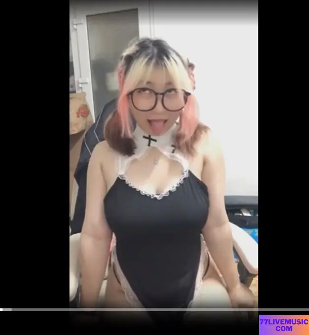 Lilibear 77live Mặt Non, Đeo Kính Khoe Dáng Đẹp Hình 9